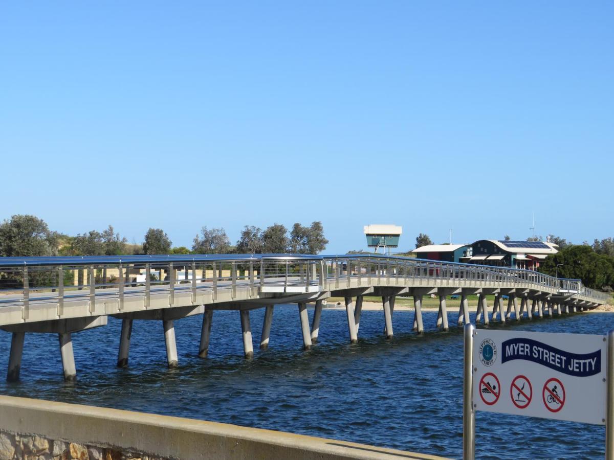 Lakes Entrance Waterfront Cottages With King Beds Buitenkant foto