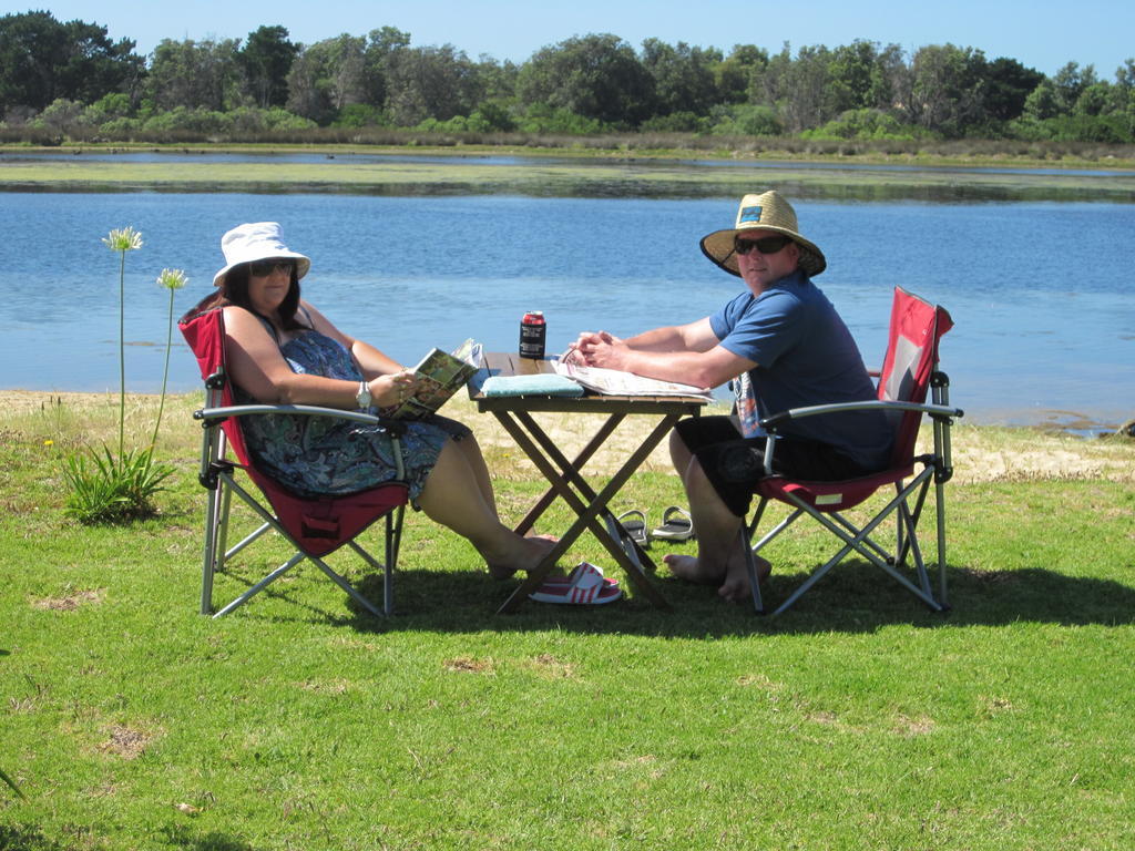 Lakes Entrance Waterfront Cottages With King Beds Buitenkant foto